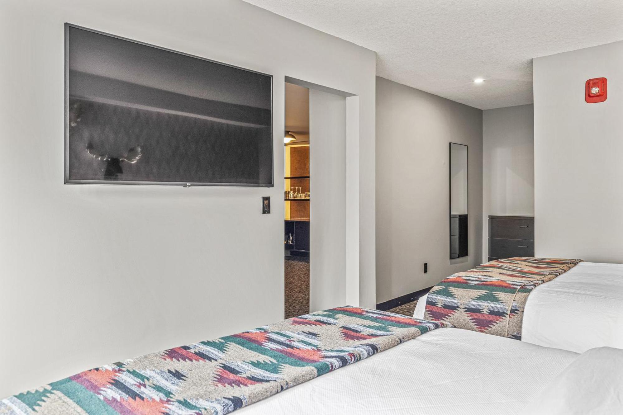 Mtn House By Basecamp Hotel Canmore Exterior photo